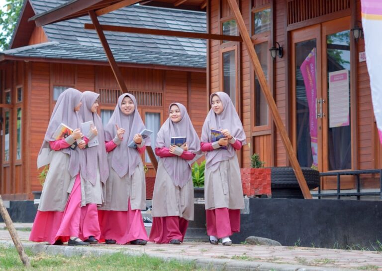 Agar Tidak Salah Pilih! 7 Tips Memilih Pesantren Aman untuk Anak