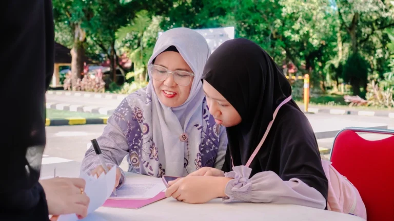 Agar Tidak Salah Pilih! 7 Tips Memilih Pesantren Aman untuk Anak