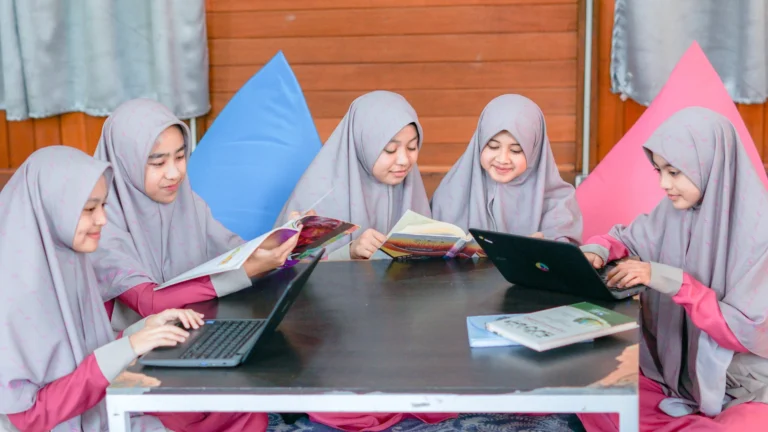Mencetak Tunas Unggul dan Melek Digital dari Pondok Putri