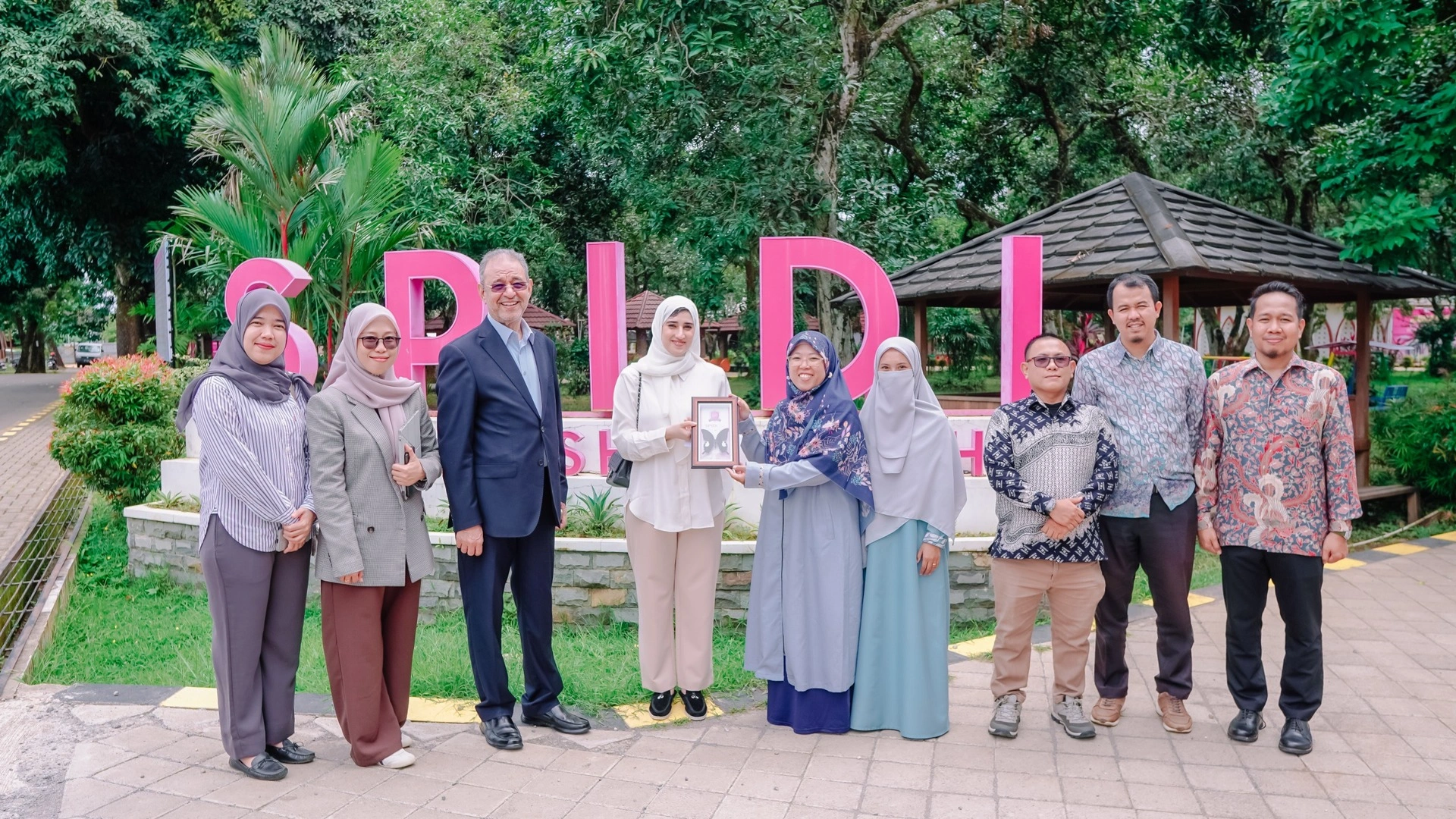 Rencana Bangun Lembaga Pendidikan di Gaza, Prof. Nasr Arif dari UAE Kunjungi SPIDI Female Boarding School