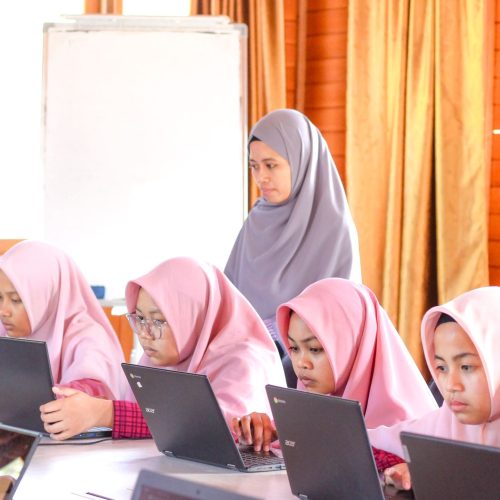 Digitalisasi Pendidikan di Sekolah Putri Darul Istiqamah (SPIDI)